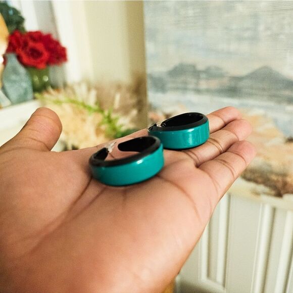 VTG Green & Black Color Block Retro Fashion Hoop Earrings. - Picture 12 of 15